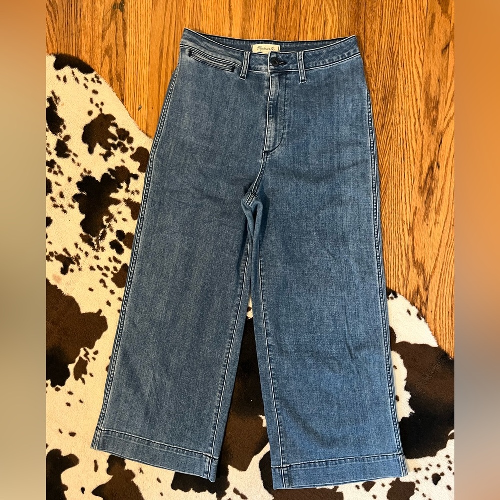 Madewell mid-wash cropped micro flare jeans! Size 28 - good condition